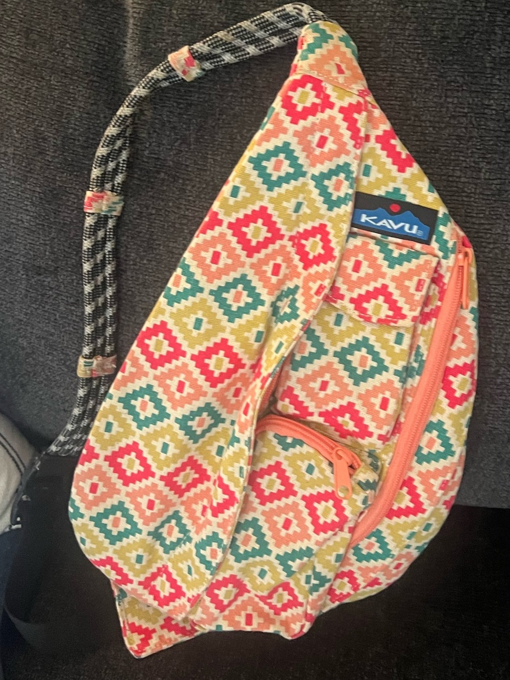 KAVU Classic Rope Sling Bag Crossbody Pink Green Geometric Print Pattern Outdoor